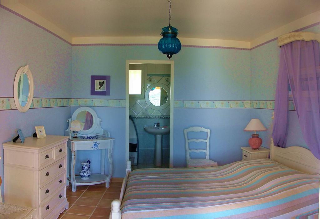 Hotel Mas De Courreges Saint-Hippolyte-du-Fort Zimmer foto