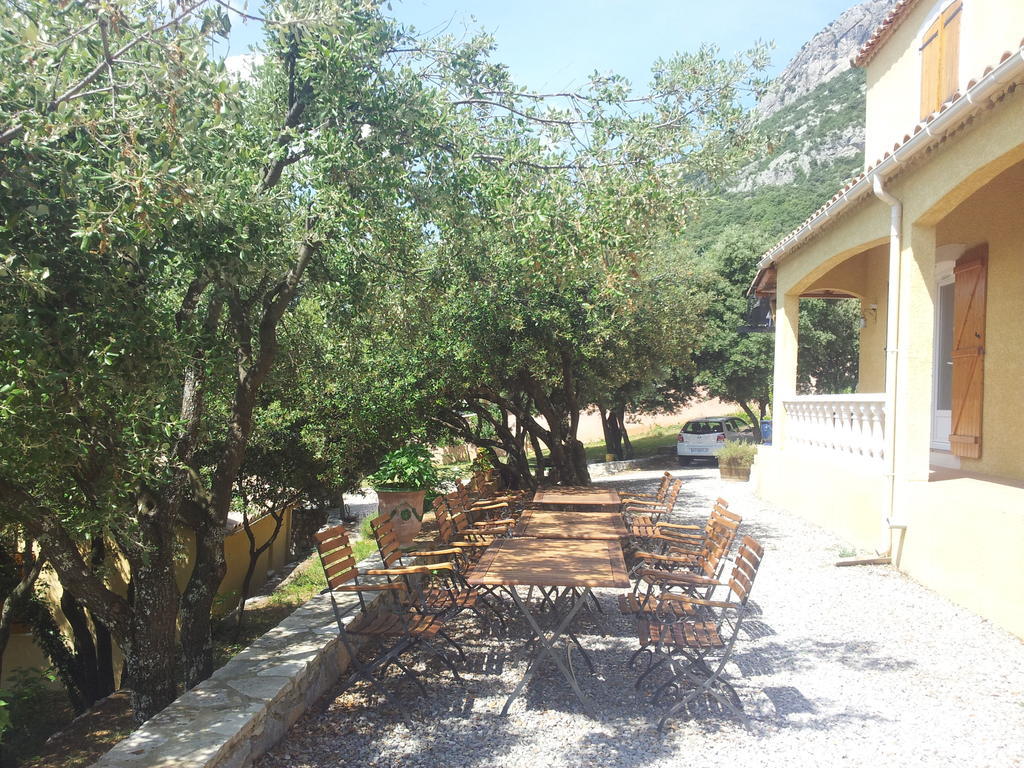 Hotel Mas De Courreges Saint-Hippolyte-du-Fort Exterior foto