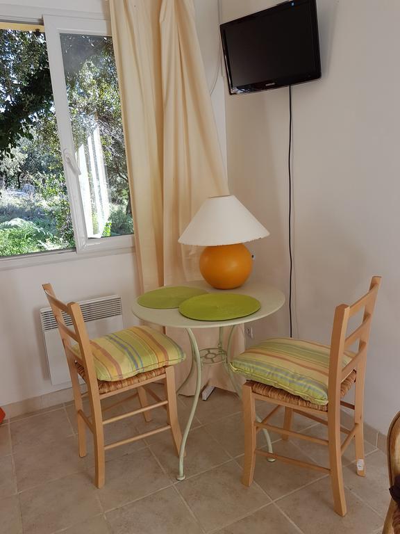 Hotel Mas De Courreges Saint-Hippolyte-du-Fort Exterior foto